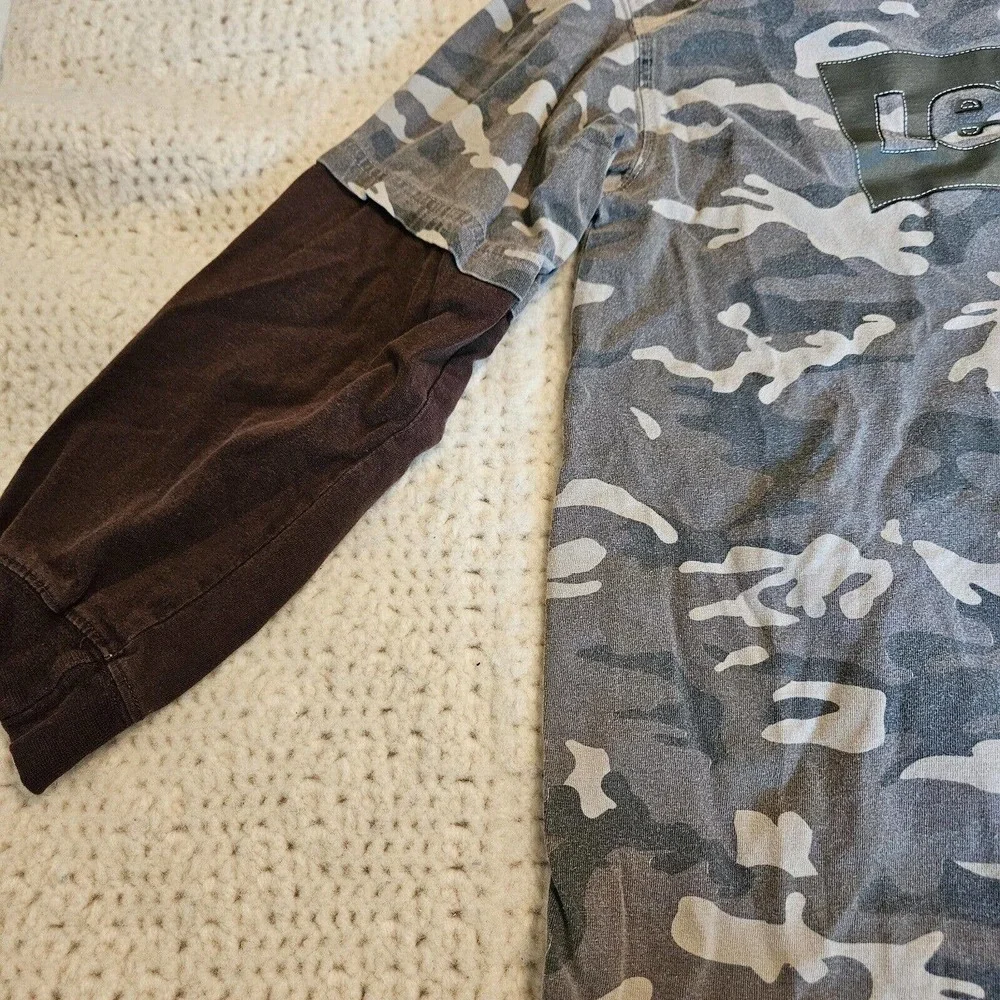 Levi's Boys Long Sleeve T-Shirt Brown Gray Camouflage Crew Cotton Size S 8 - 10 - Picture 4 of 7